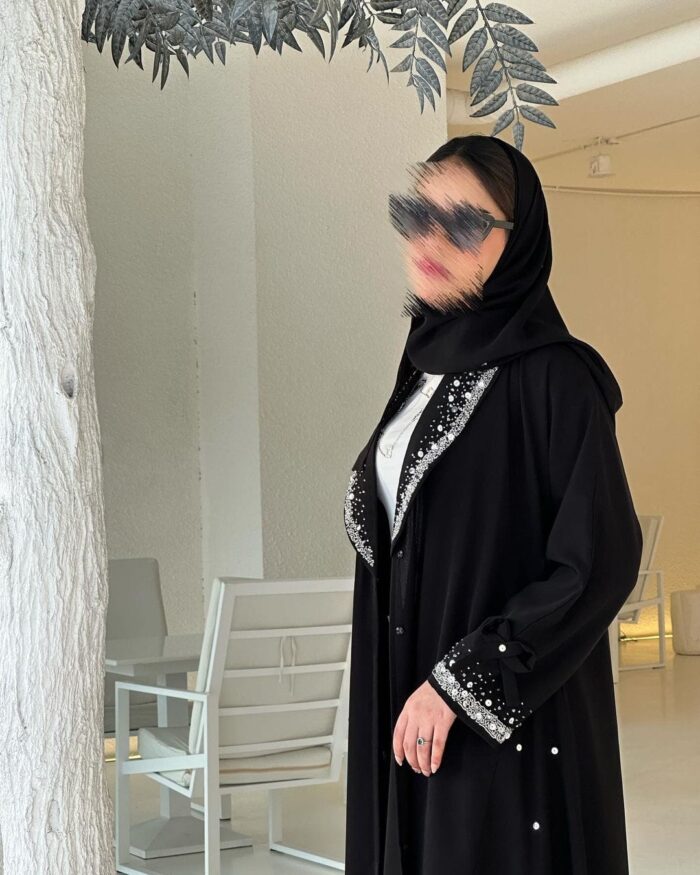 عبايه ملكي نص كلوش تطريز فضي لياقه