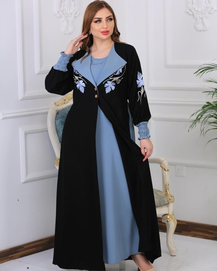 عبايه كلاسيكيه تتكون من عبايه طرحه حزام فستان تطريز مكنيه