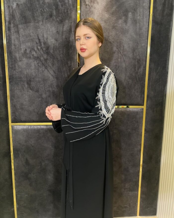 عبايه ملكيه كلاسيكيه انيقه للطلعه كشخه تطريز كتف أنيق