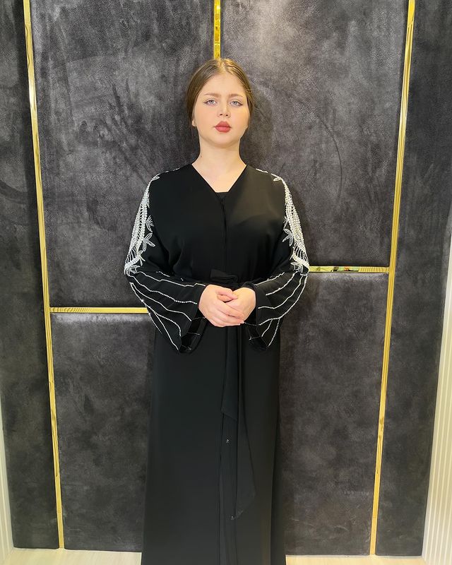 عبايه ملكيه كلاسيكيه انيقه للطلعه كشخه تطريز كتف أنيق