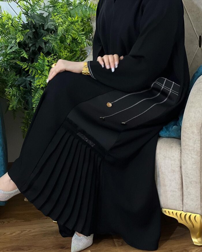 عبايه انيقه للكشخه تطريز جنب مناسبه للدوامات والطلعات كسر تحت