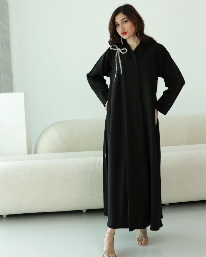 عبايه العيد لف أنيقه في اللبس تطريز فيونكه كتف كم ساده