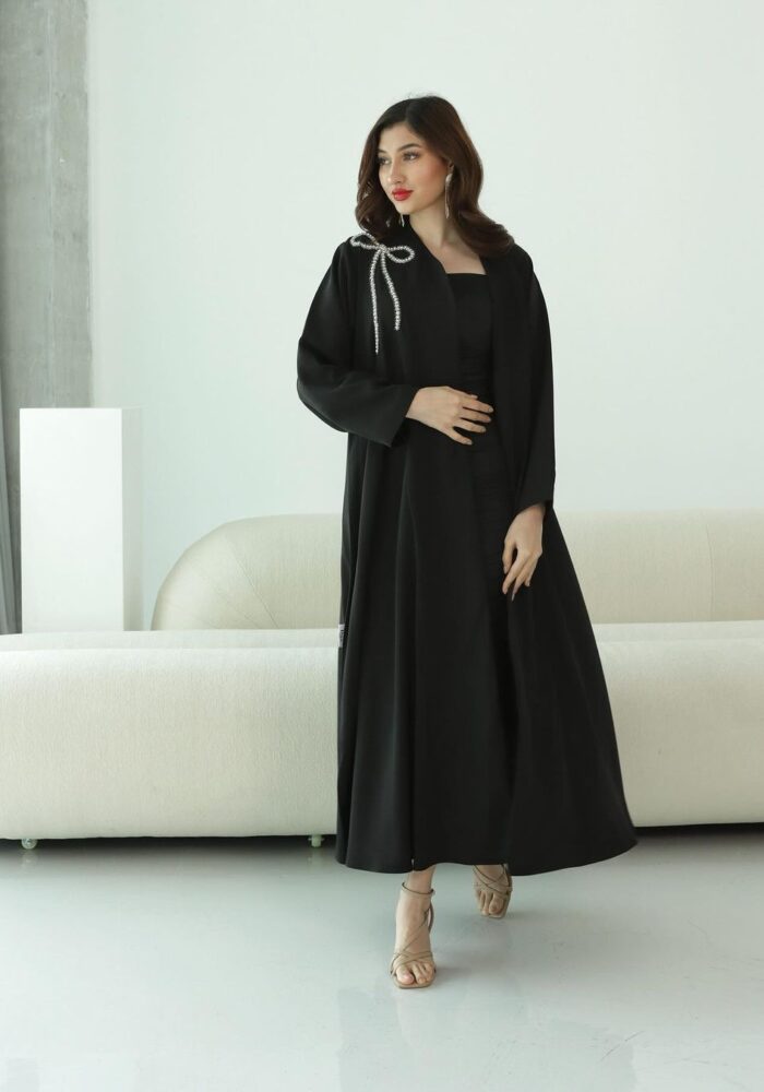 عبايه العيد لف أنيقه في اللبس تطريز فيونكه كتف كم ساده