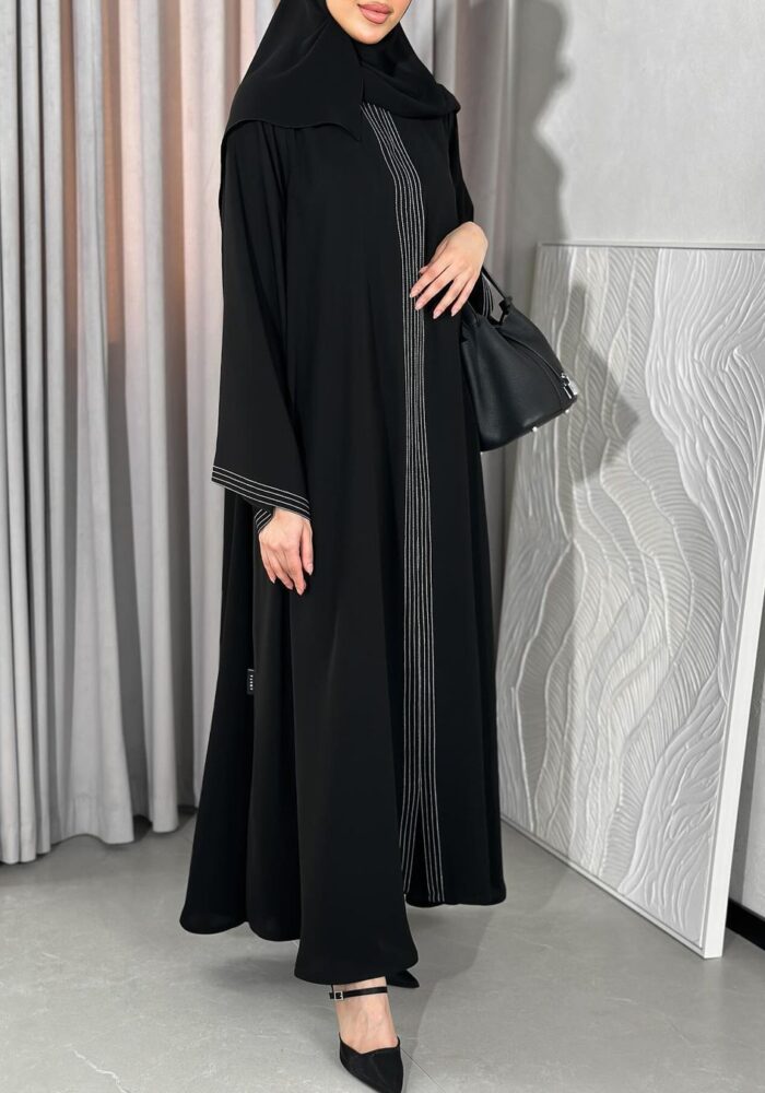 عبايه ملكي كلوش أنيقه للطلعه دقه خيط فضي