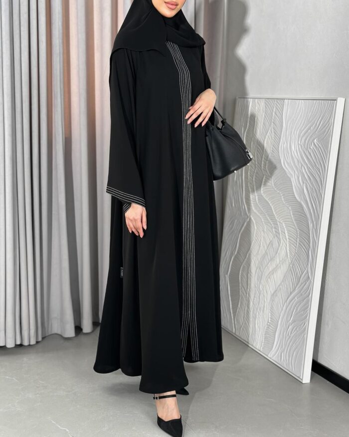 عبايه ملكي كلوش أنيقه للطلعه دقه خيط فضي