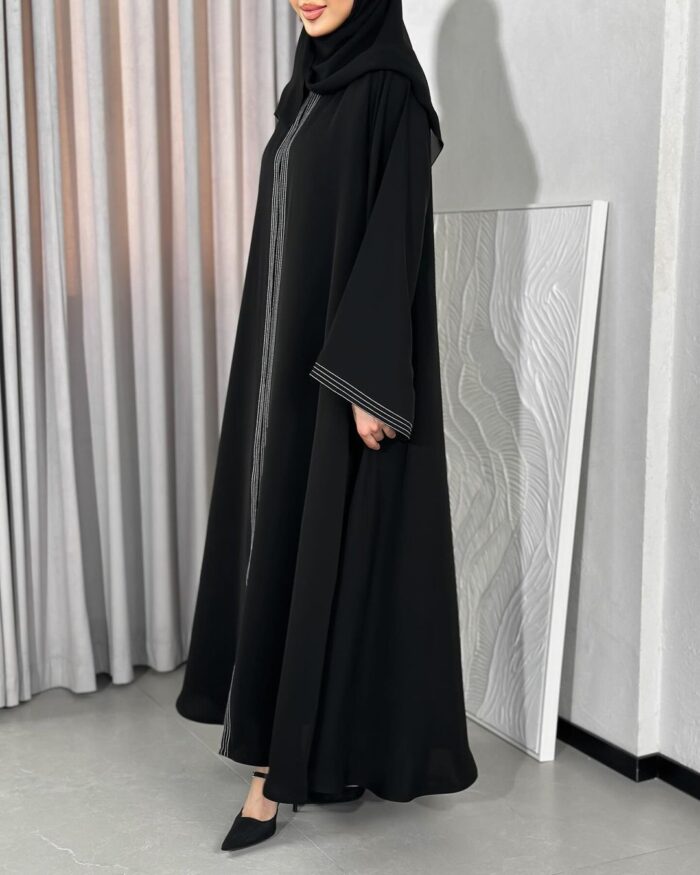 عبايه ملكي كلوش أنيقه للطلعه دقه خيط فضي