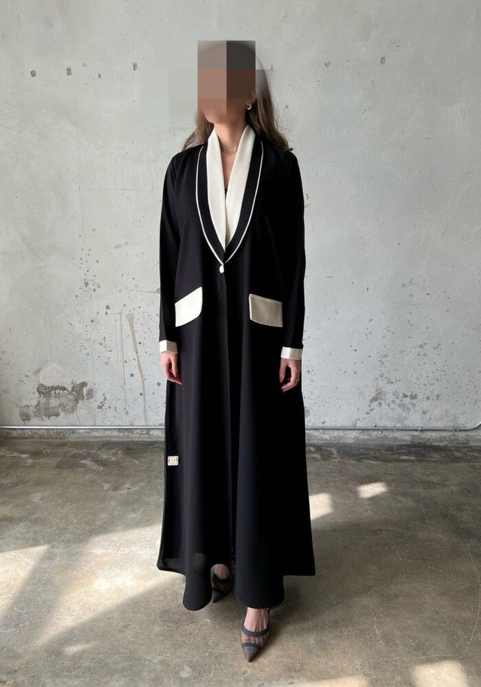 عبايه ملكي أنيقه للطلعه تحديد ابيض لف كم عادي