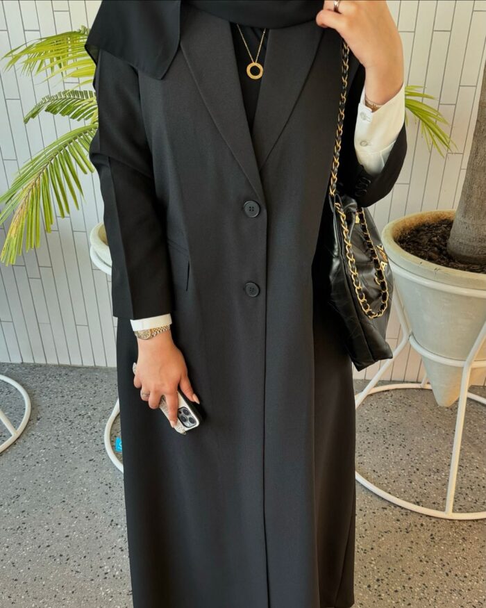 WhatsApp Image 2025-01-25 at 13.12.30 (1) عبايه للدوامات ساده جيوب اماميه كم قلاب، قماش ملكي كريب