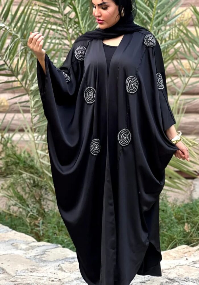 عبايه بشت ملكي تطريز يدوي كلاسيك مناسبه للطلعه