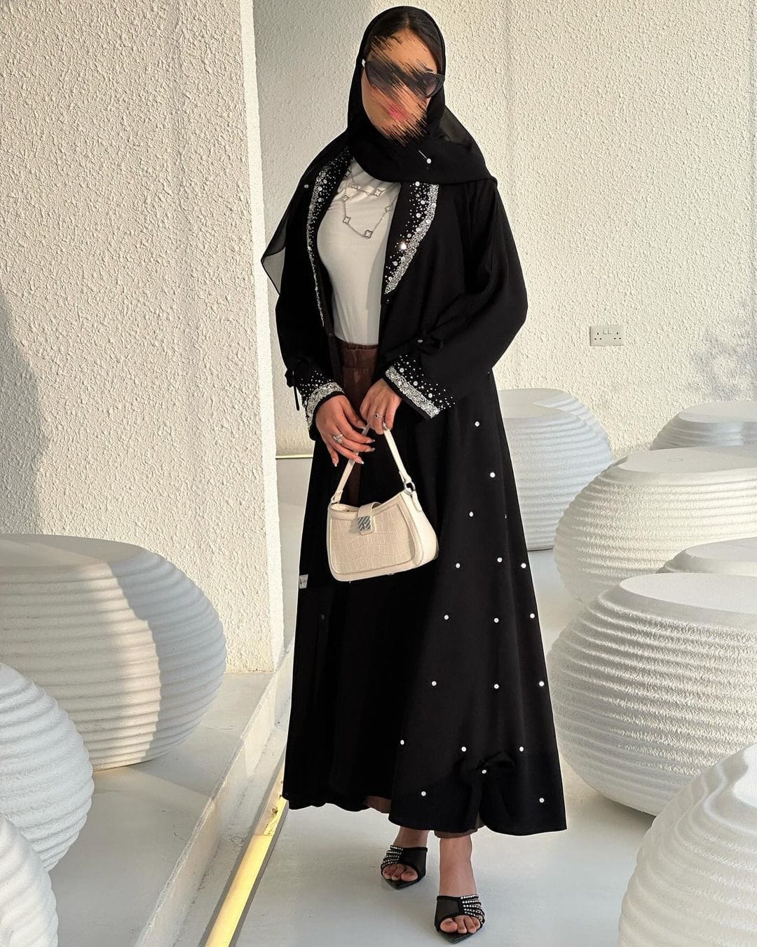 عبايه ملكي نص كلوش تطريز فضي لياقه