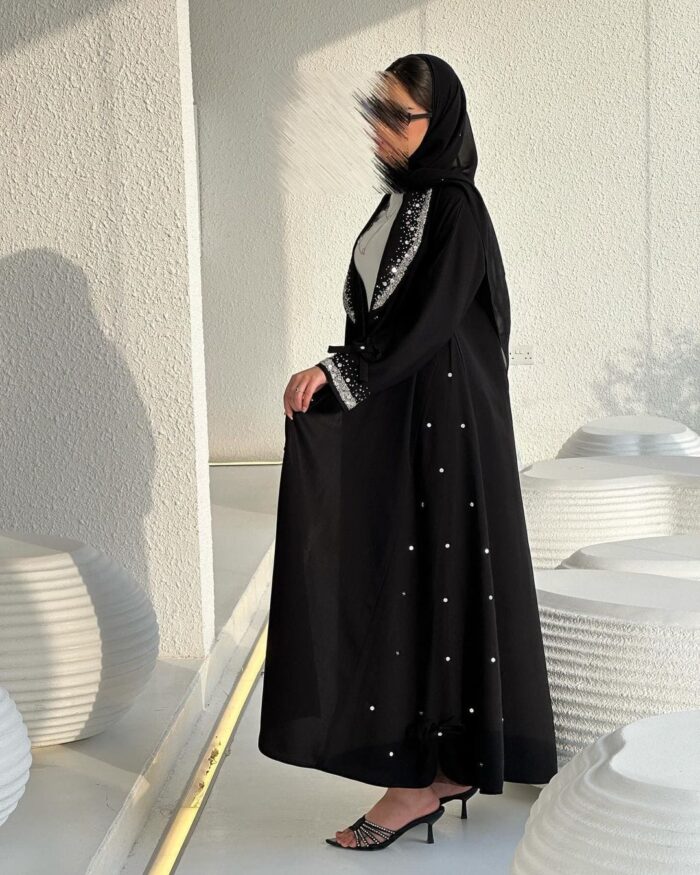 عبايه ملكي نص كلوش تطريز فضي لياقه