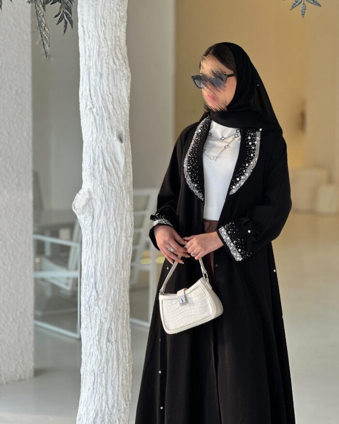 عبايه ملكي نص كلوش تطريز فضي لياقه