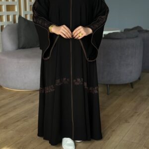 WhatsApp Image 2025-01-25 at 14.48.56 عبايه انيقه للكشخه تطريز جنب مناسبه للدوامات والطلعات كسر تحت