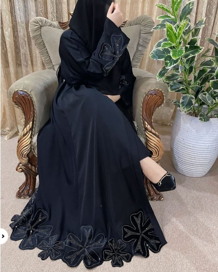 عبايه ملكي تطريز كمبيوتر كم وتحت ورد كلاسكيه