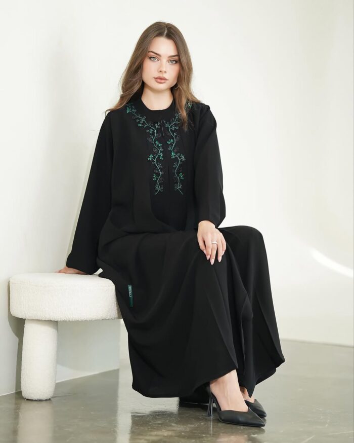 عبايه ملكي تطريز امام يدوي كم ساده المديل نص كلوش قماش ملكي