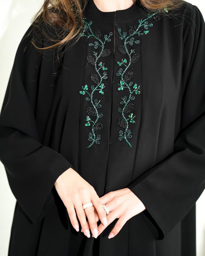 عبايه ملكي تطريز امام يدوي كم ساده المديل نص كلوش قماش ملكي