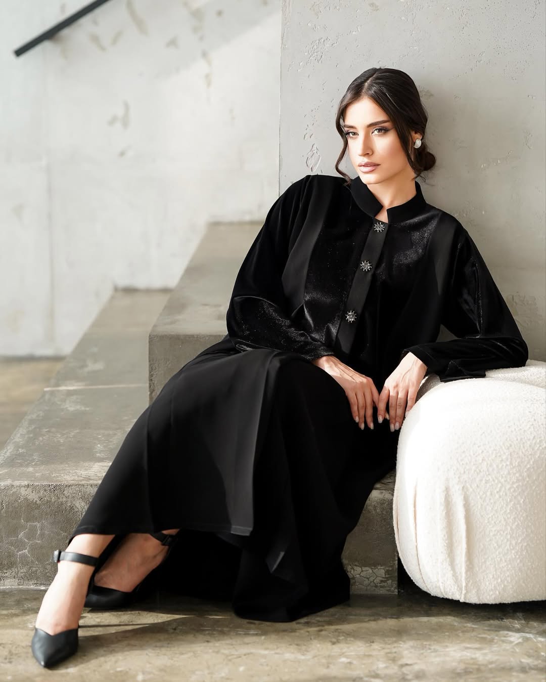 عبايه ملكي أنيقه شتويه فخمه تدخيل مخمل