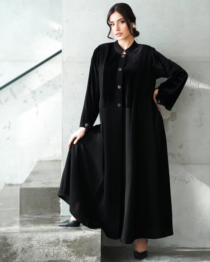 عبايه ملكي أنيقه شتويه فخمه تدخيل مخمل