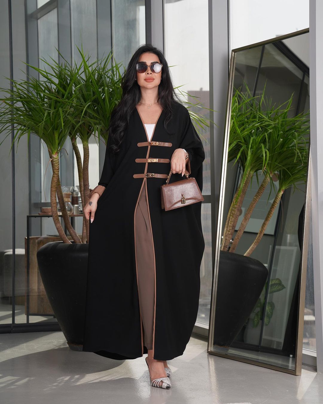 عبايه ملكي بشت تحديد ستان ملون