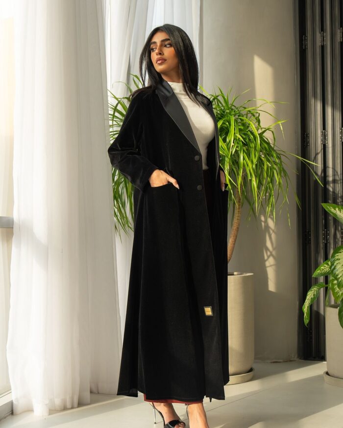 عبايه نص كلوش مخمل لف تحديد قلاب ستان انيقه شتويه تهبل