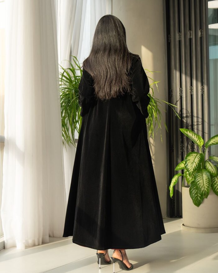 عبايه نص كلوش مخمل لف تحديد قلاب ستان انيقه شتويه تهبل