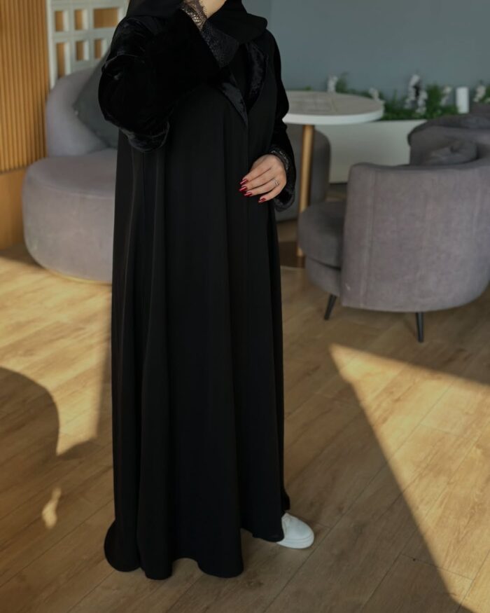 عبايه نص كلوش كم مخمل تدخيل دنتيل قلاب دنتيل