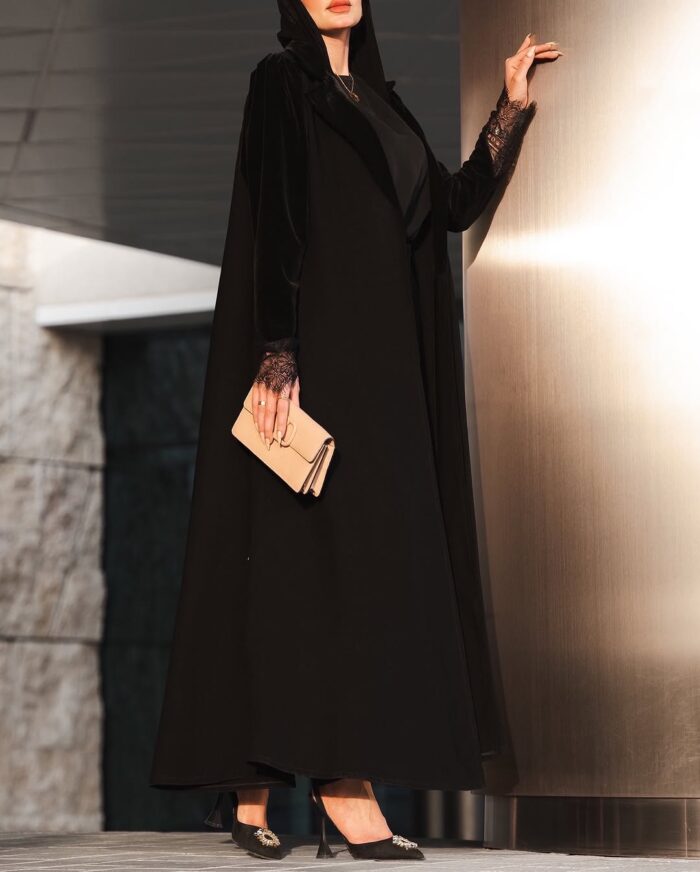 عبايه ملكي ساده نص كلوش كم مخمل تدخيل دنتيل القماش ملكي كريب