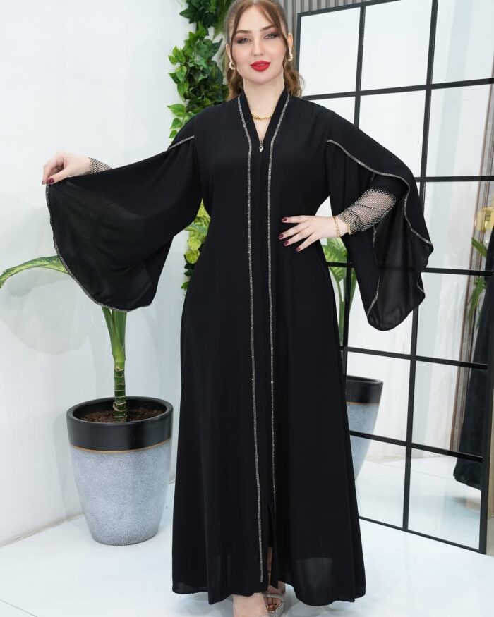 عبايه ملكي كلوش أنيقه كم كلوش تطريز فضي