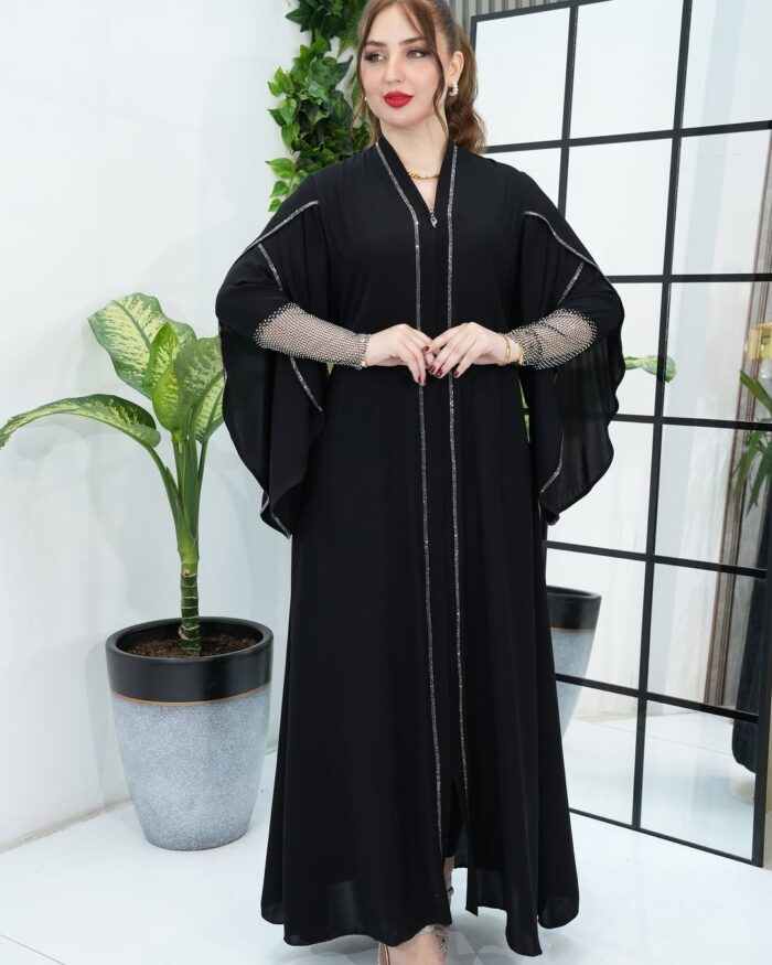 عبايه ملكي كلوش أنيقه كم كلوش تطريز فضي