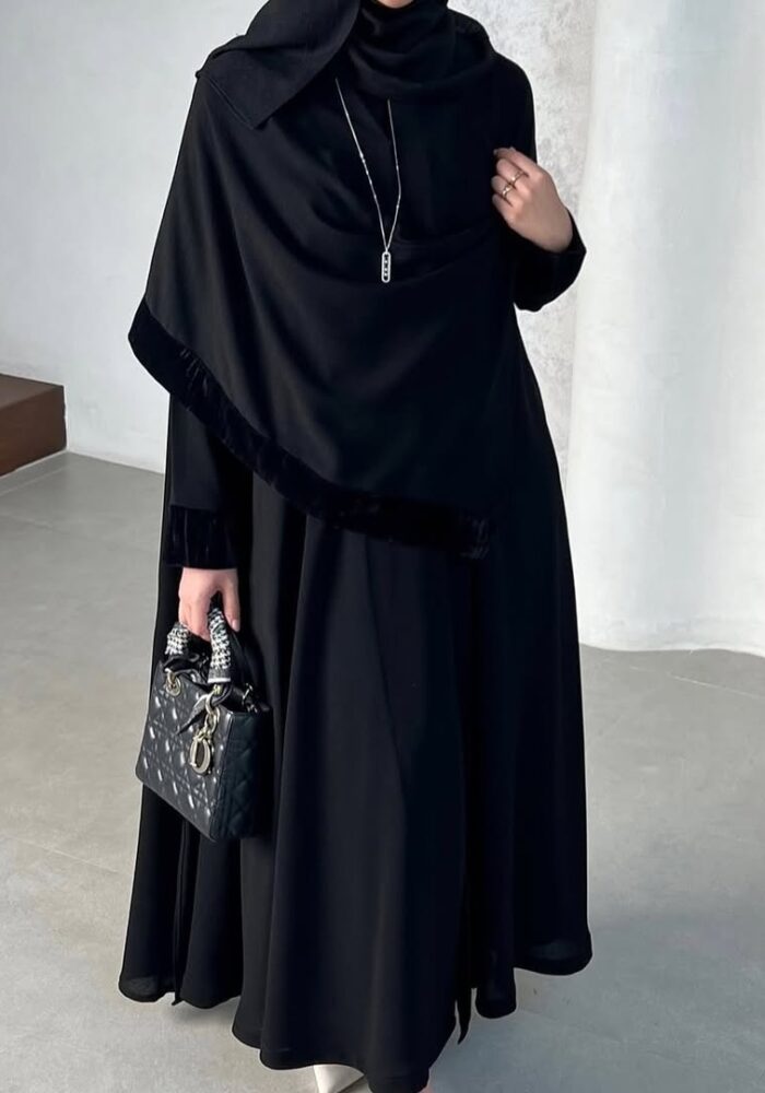 عبايه ملكي كلوش كامل كم مخمل مناسبه للطلعه