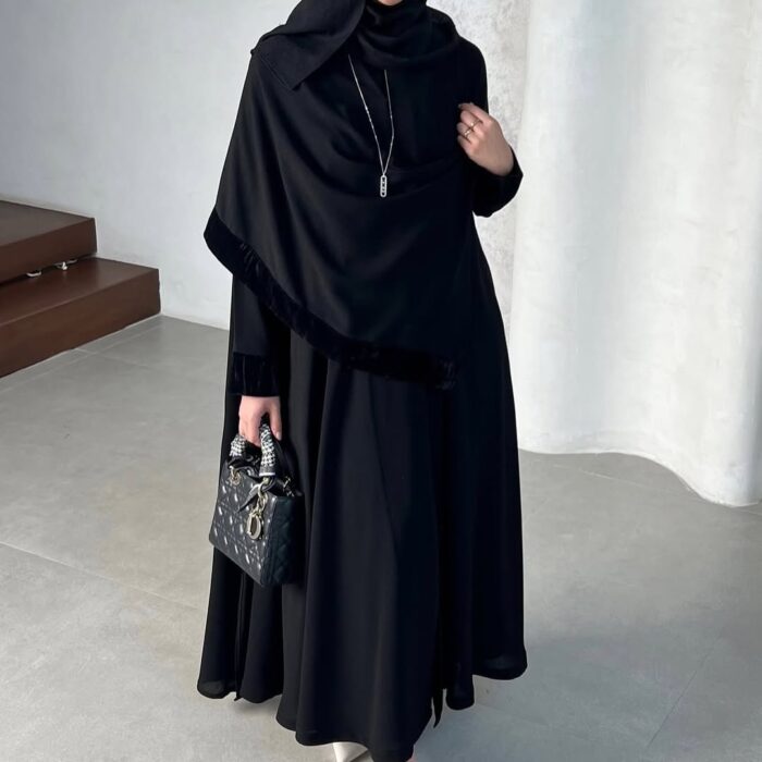 عبايه ملكي كلوش كامل كم مخمل مناسبه للطلعه