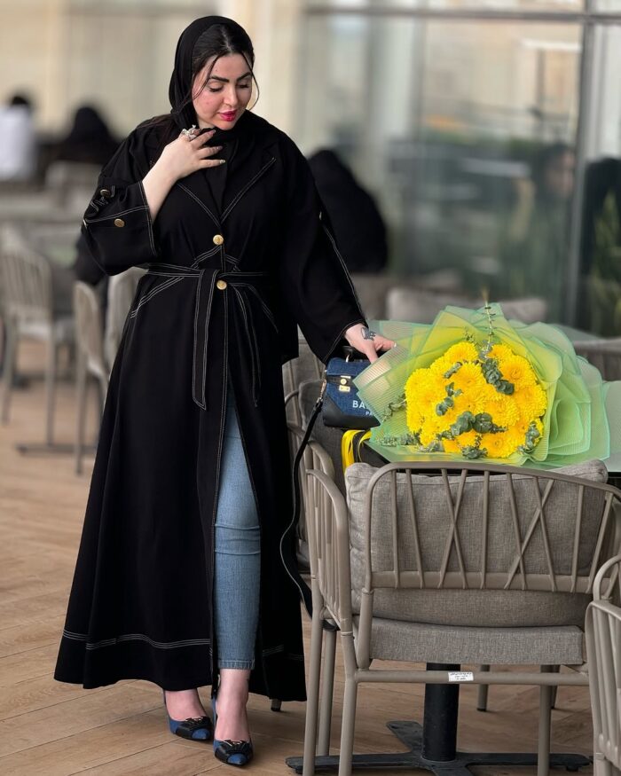 عبايه ملكي حزام دقه خيط فضي القماش نواعم كوري