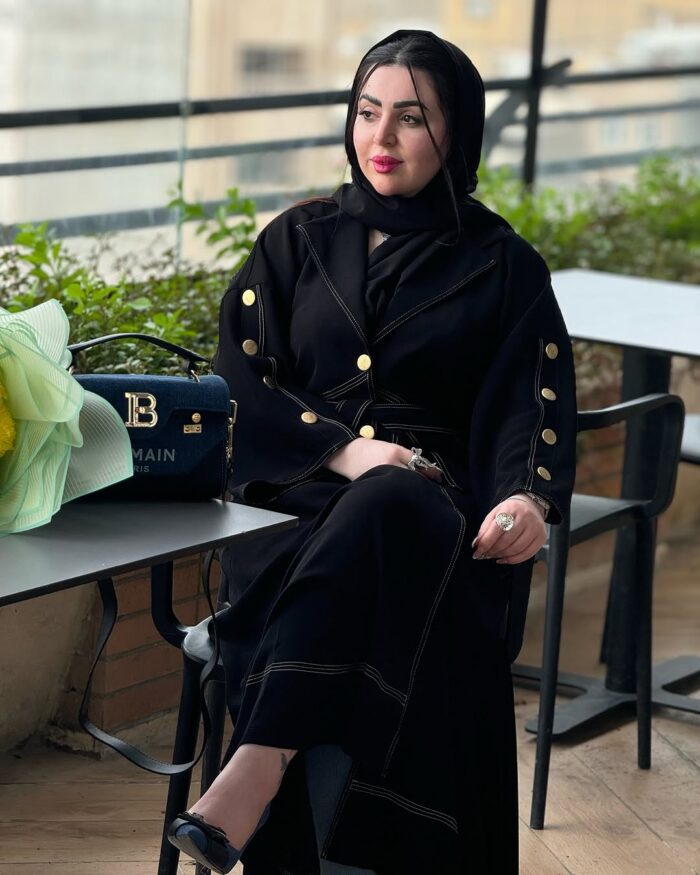 عبايه ملكي حزام دقه خيط فضي القماش نواعم كوري