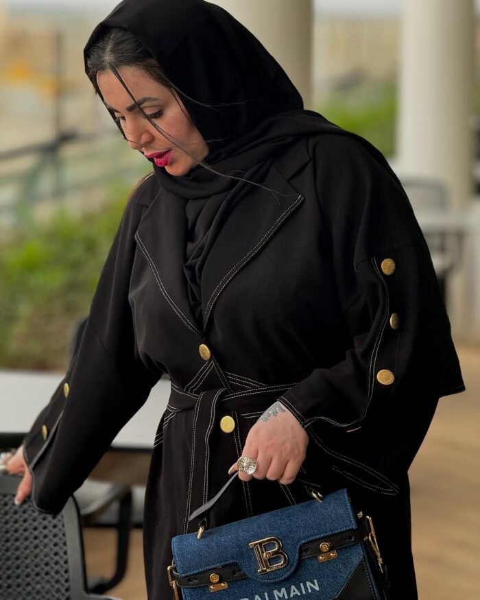 عبايه ملكي حزام دقه خيط فضي القماش نواعم كوري