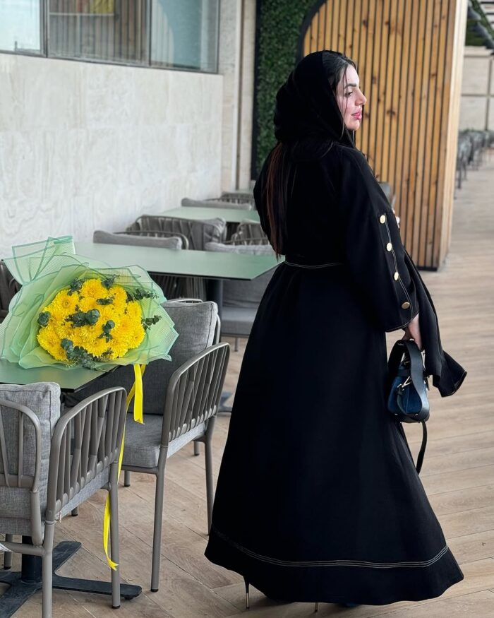 عبايه ملكي حزام دقه خيط فضي القماش نواعم كوري