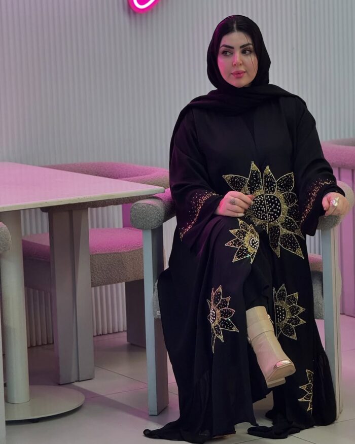 WhatsApp Image 2025-01-25 at 22.42.17 (2) عبايه ملكي تطريز امام مع فصوص ذهبي اانيقه