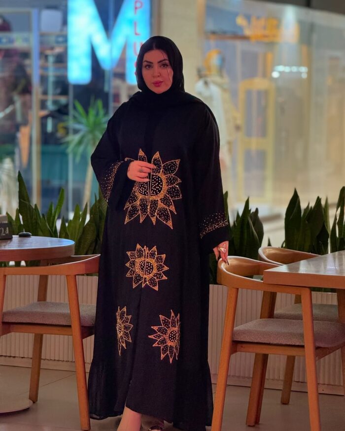 WhatsApp Image 2025-01-25 at 22.42.18 (2) عبايه ملكي تطريز امام مع فصوص ذهبي اانيقه