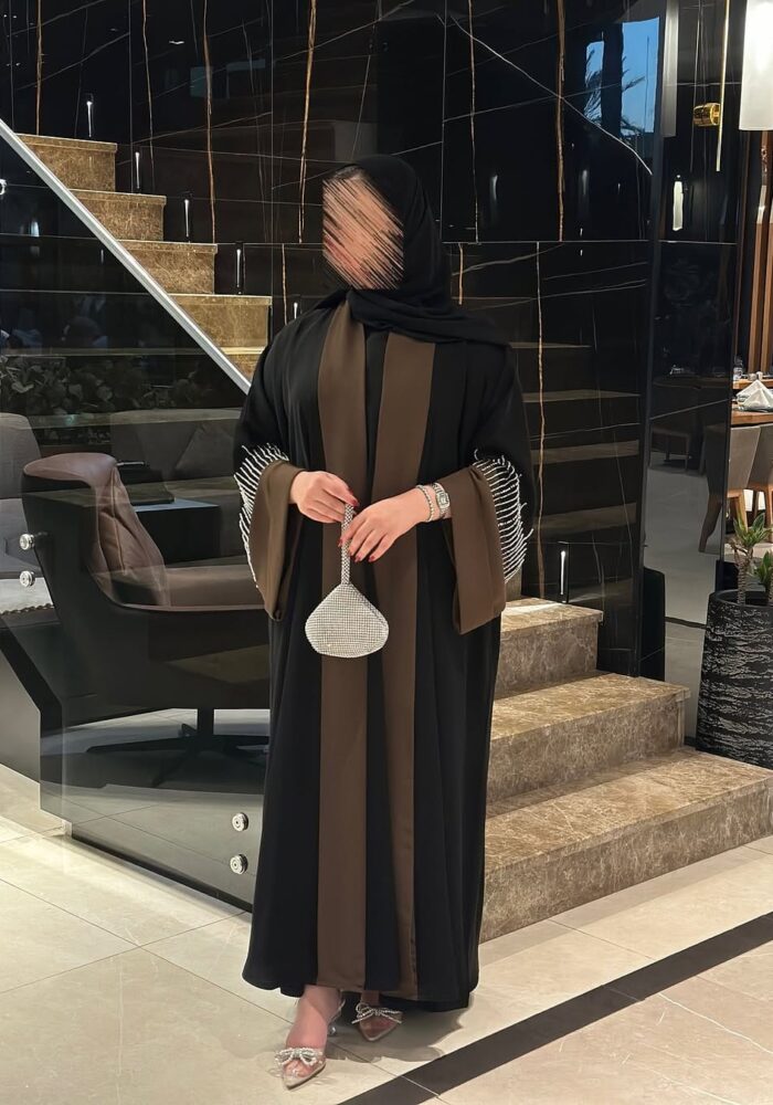 عبايه ملكي تطريز كم فضي نص كلوش قماش ملكي