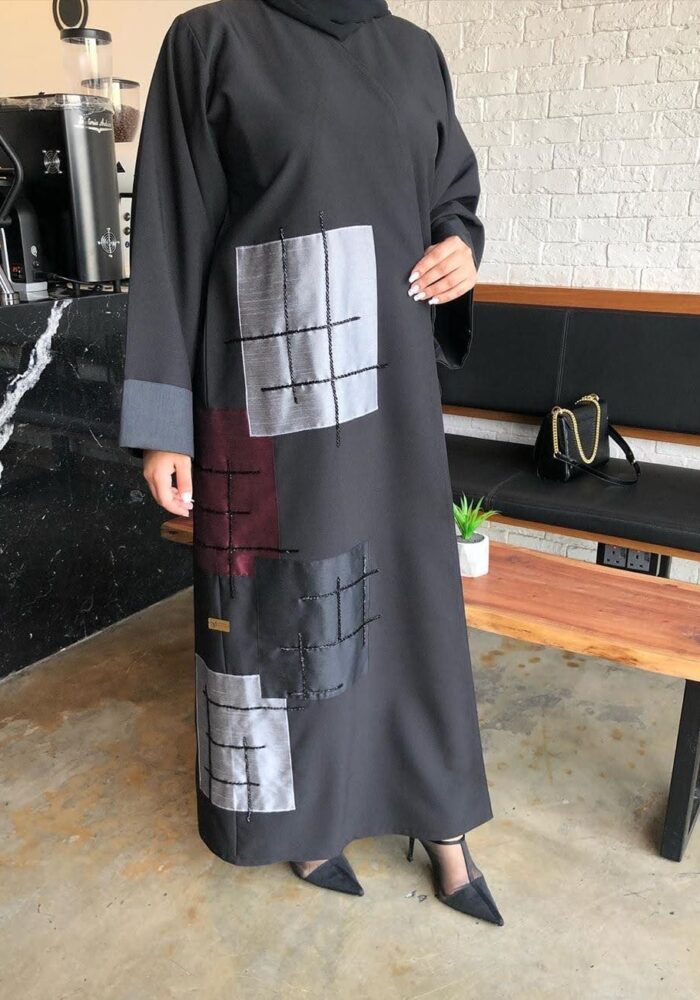 عبايه ملكي تطريز امام مربعات لف أنيقه للطلعه لف