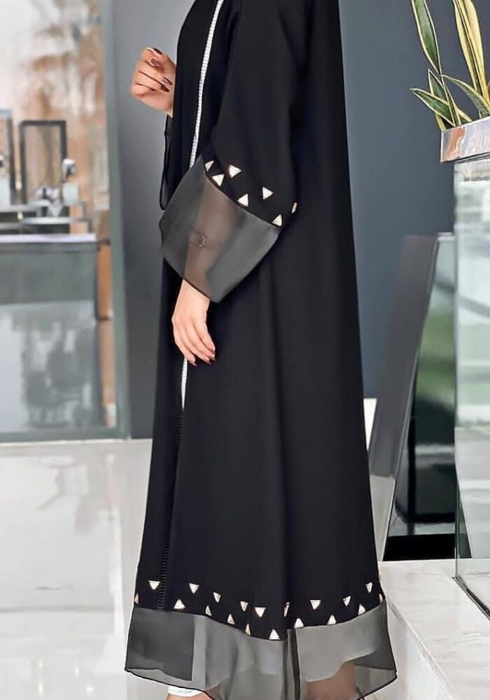 عبايه ملكي تطريز كم وتحت شيفون واقف انيقه للطلعه