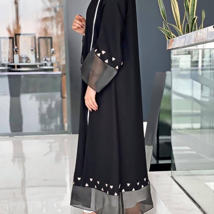 عبايه ملكي تطريز كم وتحت شيفون واقف انيقه للطلعه