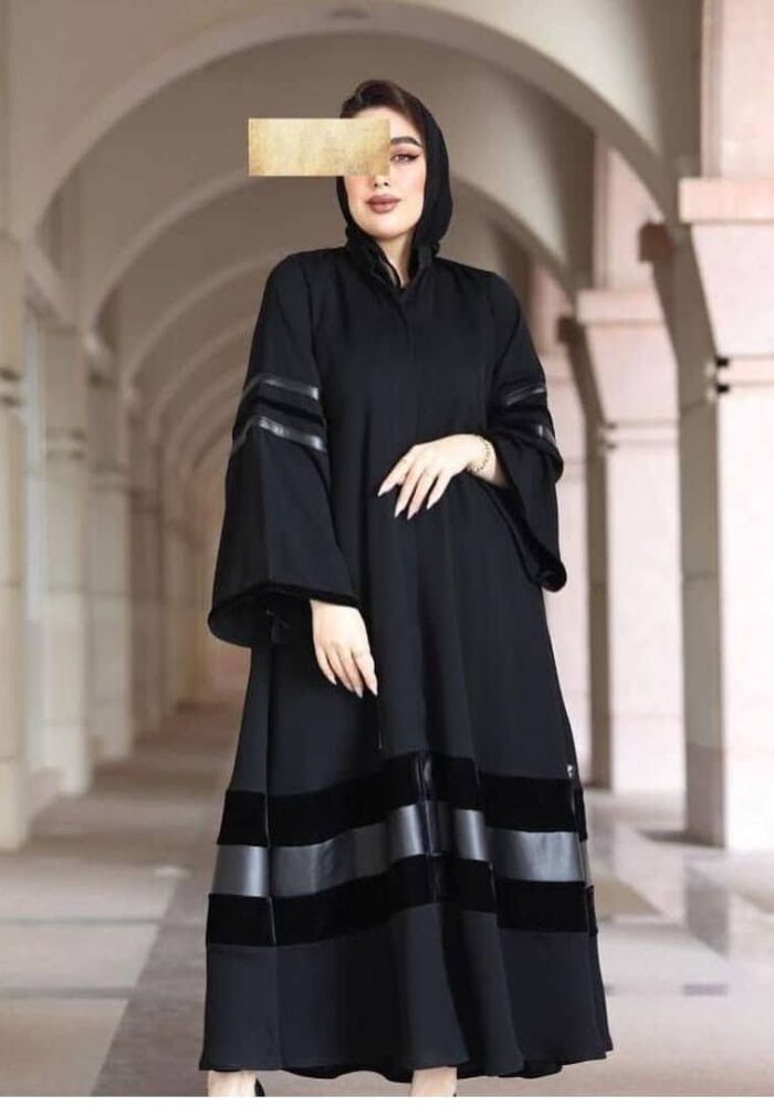 عبايه ملكي كلوش كامل أنيقه شتويه تحديد مخمل مع ستان كوري