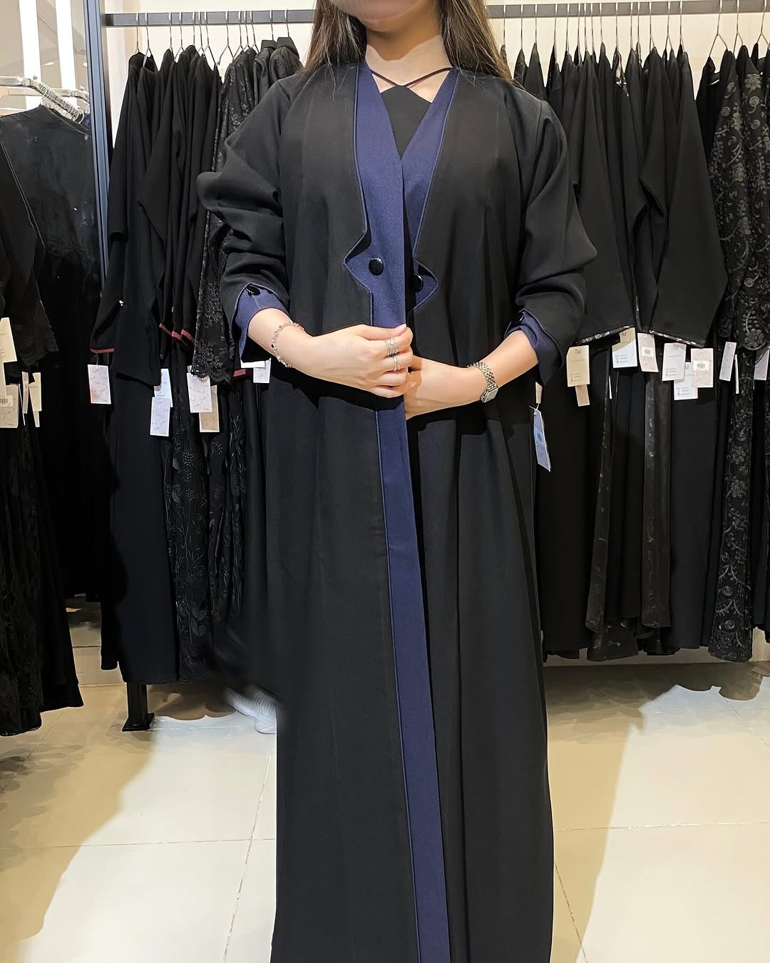 عبايه ملكي لف تحديد كحلي