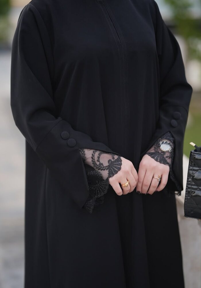 عبايه مرتبه كم دنتيل مطرز