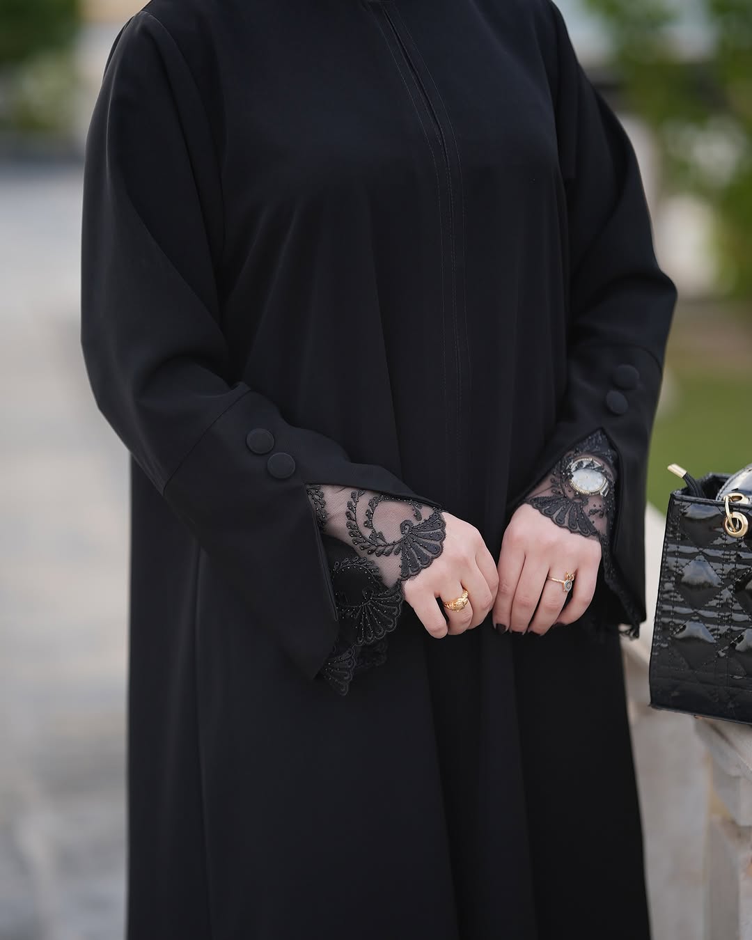 عبايه مرتبه كم دنتيل مطرز