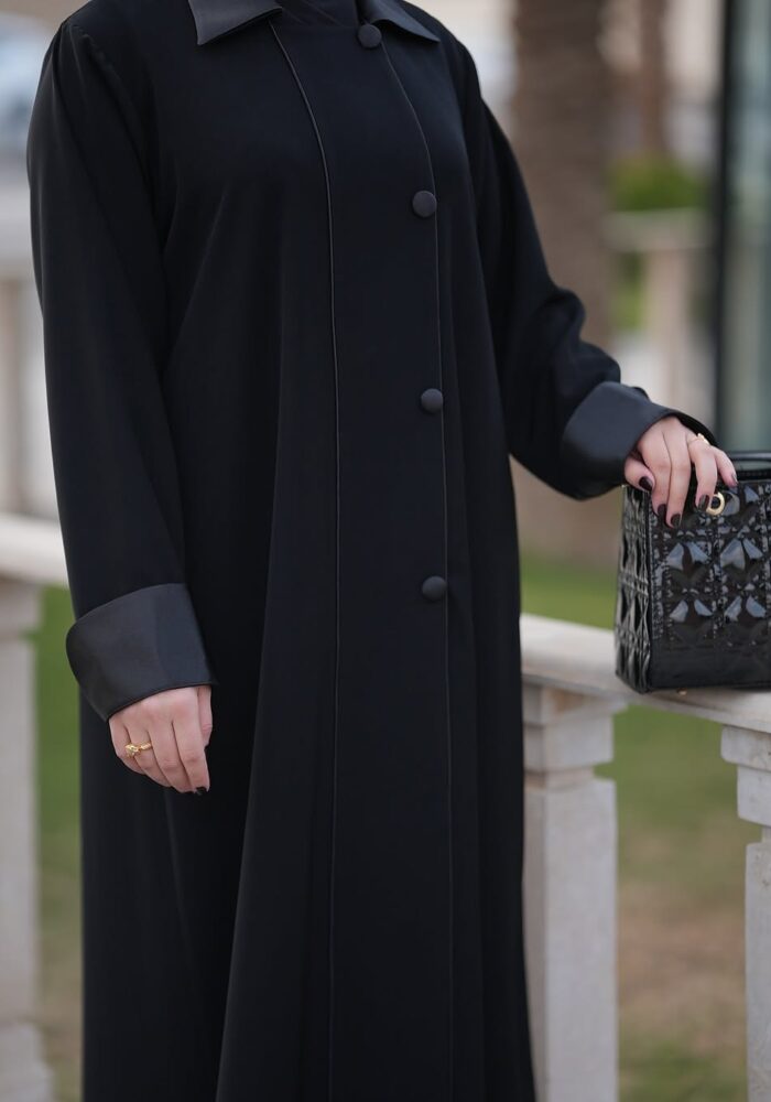 عبايه نص كلوش ساده أنيقه للدوامات