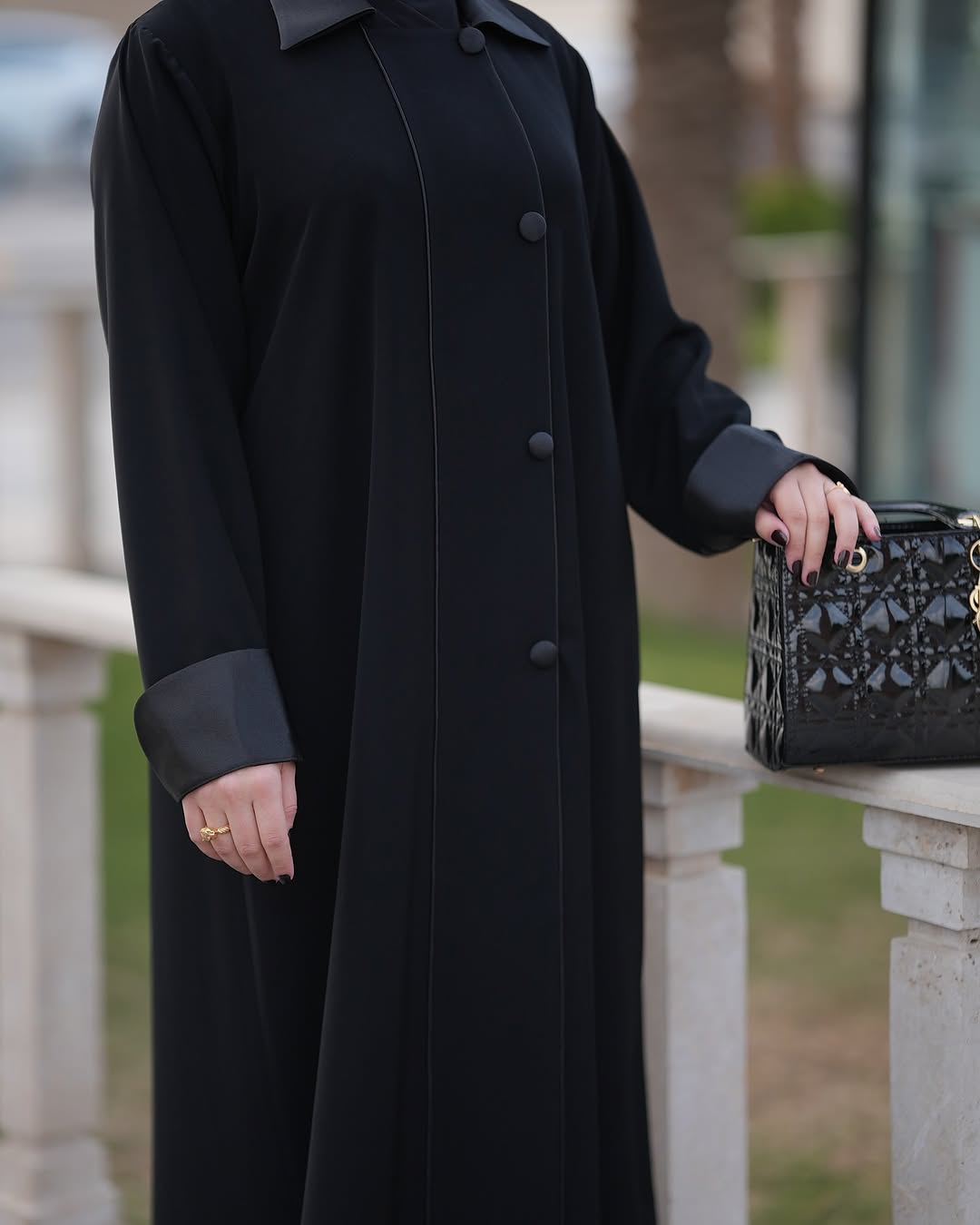 عبايه نص كلوش ساده أنيقه للدوامات