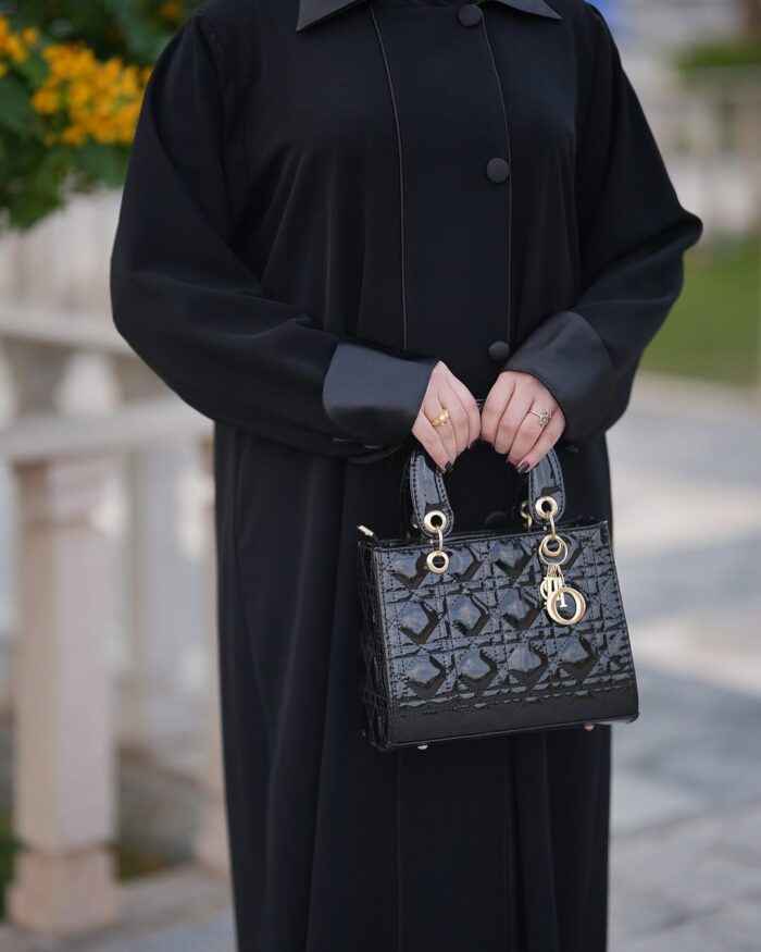 عبايه نص كلوش ساده أنيقه للدوامات