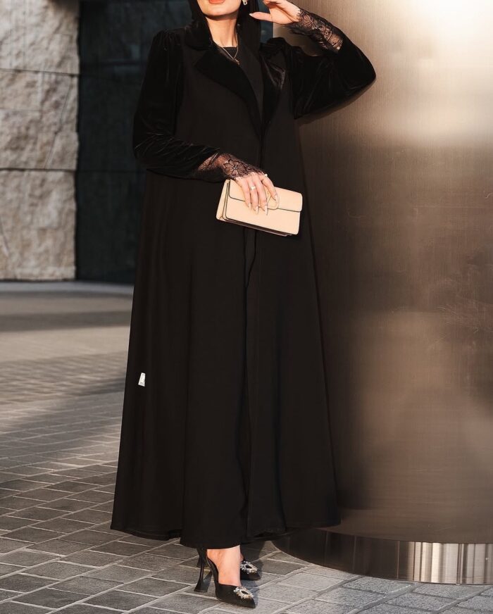 عبايه ملكي نص كلوش شتويه فخمه