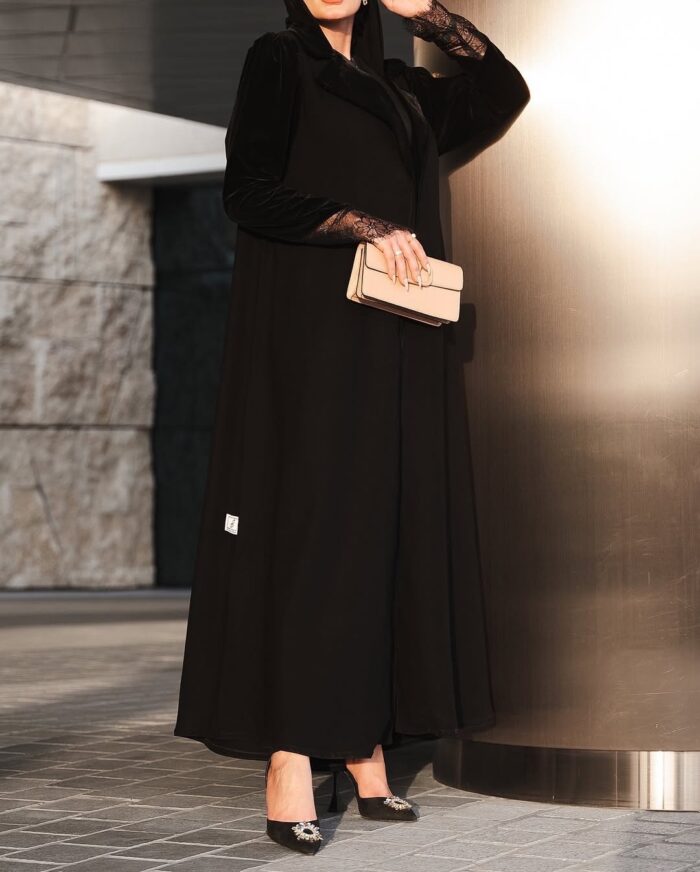 عبايه ملكي نص كلوش شتويه فخمه